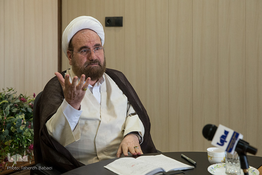 قرآن بخشنامه&zwnj;ای است که نباید منظوم نوشت/ غیرمفسران به ترجمه قرآن ورود نکنند