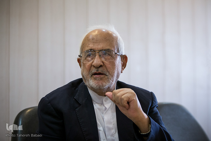 قرآن بخشنامه&zwnj;ای که نباید منظوم نوشت/ غیرمفسران به ترجمه قرآن ورود نکنند