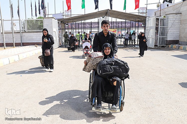 زائران و موکب‌داران در پایانه مرزی چذابه