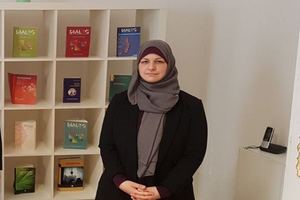 مسلمان اتریشی، قرآن را به آلمانی برمیگرداند/ گزارش مسلمان اتریشی، قرآن را به آلمانی برمیگرداند/ گزارش