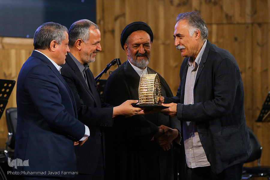 تجلیل از چهل چهره برجسته ادبی و هنری در «چله عشق» تجلیل از چهل چهره برجسته ادبی و هنری در «چله عشق»