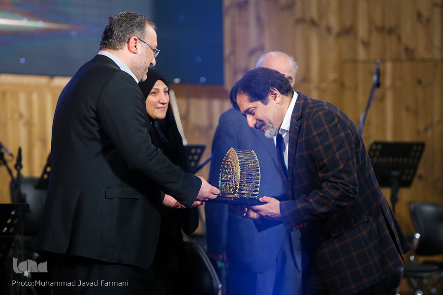 تجلیل از چهل چهره برجسته ادبی و هنری در «چله عشق» تجلیل از چهل چهره برجسته ادبی و هنری در «چله عشق»