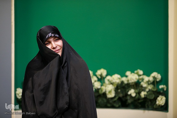 /قرائت معنا محوروتدبر درآیات روح بخش قرآن / تلاش برای تحقق فرامین مقام معظم رهبری برمبنای سبک زندگی اسلامی