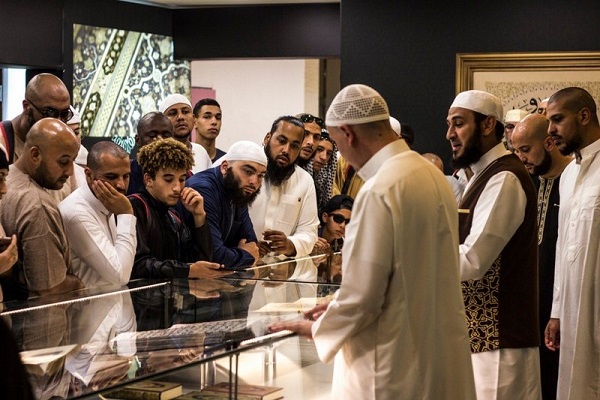 عرضه قرآن پارچه&zwnj;ای گلدوزی شده در نمایشگاه قرآن مکه مکرمه&nbsp;