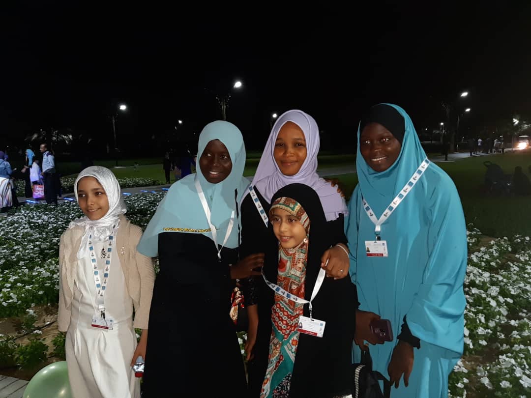 اجرای نماینده ایران در مسابقات قرآن امارات/ امیدهای کوچکترین شرکت کننده مسابقات به کسب رتبه + عکس