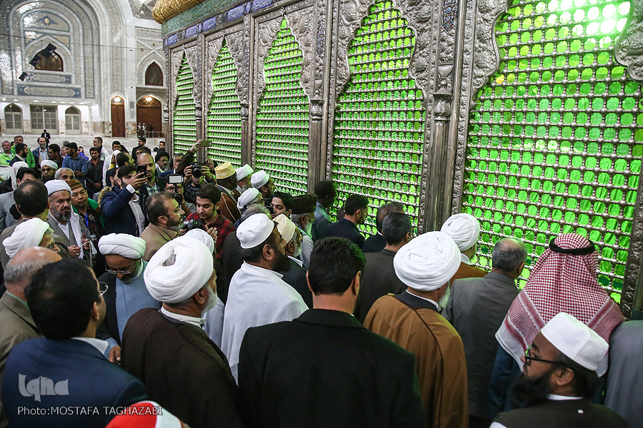 تجدید میثاق شرکتکنندگان کنفرانس وحدت با آرمانهای حضرت امام(ره) تجدید میثاق شرکتکنندگان کنفرانس وحدت با آرمانهای حضرت امام(ره)