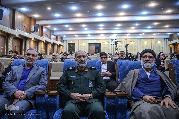 اختتامیه هفتمین جشنواره «الحافظون» برگزار شد/ قرآنیان جامعه را به تدبر در قرآن تشویق کنند اختتامیه هفتمین جشنواره «الحافظون» برگزار شد/ قرآنیان جامعه را به تدبر در قرآن تشویق کنند