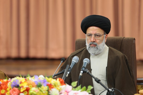 توجه به آموزه های نماز؛ بهترین راه مدیریت فضای مجازی