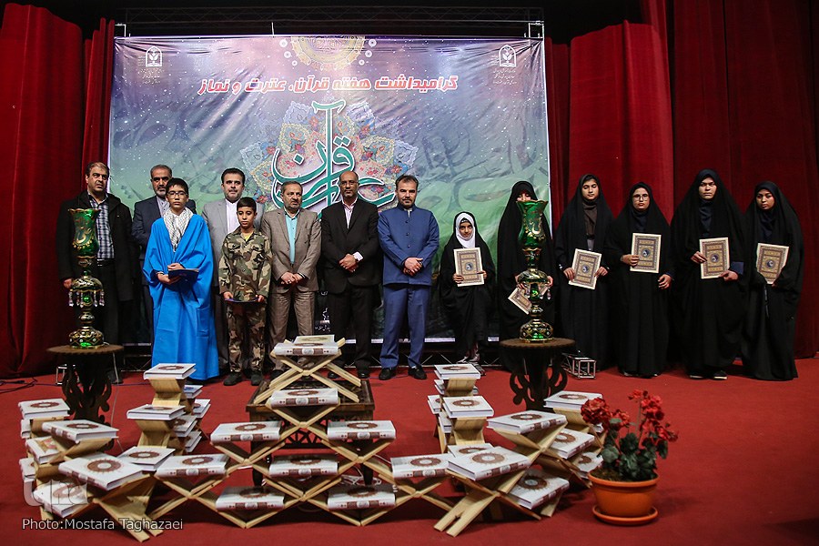 جمعه/// تجلیل از نخبگان قرآنی بهزیستی و آموزش و پرورش و قول وزیر ارشاد بر ی حضور رئیس جمهور