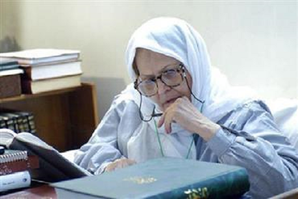 فراخوان طرح فیلمنامه دانشجویی برای مستند زندگی بانو طاهره صفارزاده؛ شاعر، مترجم و قرآن پژوه