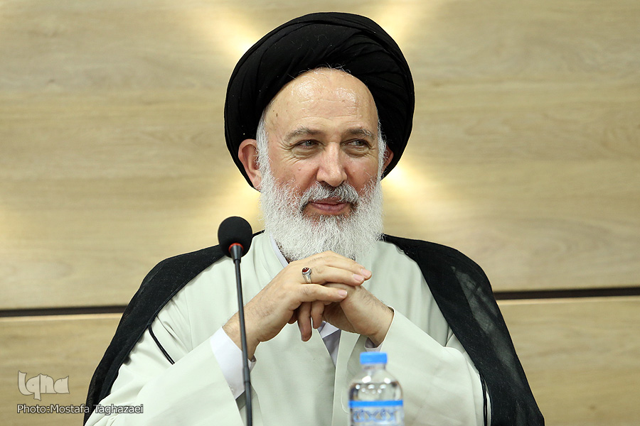 توقیفی بودن جمع قرآن ناقض مبنای تفسیر تنزیلی است/ اغراق در فوائد