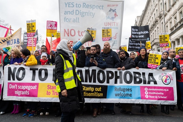 مقابله با اسلام&zwnj;هراسی، شرط جلب آرای مسلمانان انگلیس/ ادیت شده