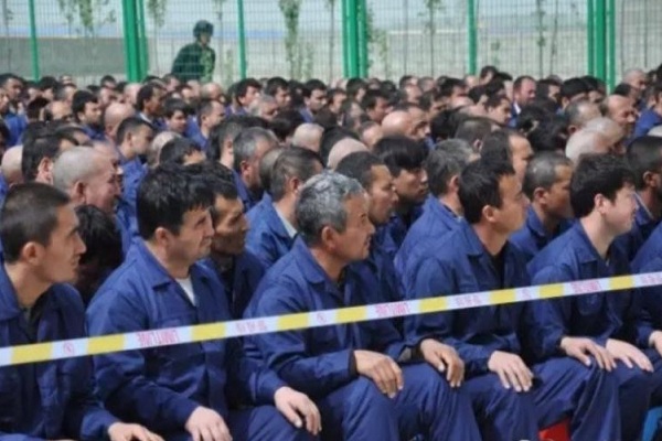 تعلیق فعالیت مجازی دختری نوجوان به دلیل همدردی با مسلمانان چین