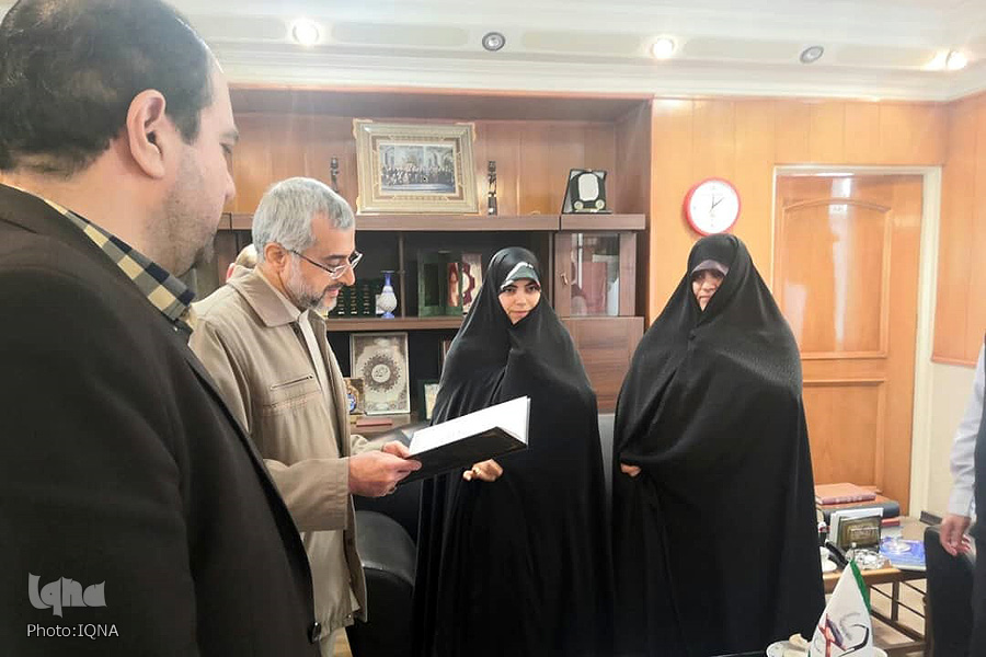 دو بانوی حافظ قرآن اجازهنامه «اقراء» از شیخ عصفور دریافت کردند دو بانوی حافظ قرآن اجازهنامه «اقراء» از شیخ عصفور دریافت کردند