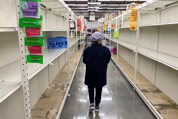 قفسه&zwnj;های خالی، کمبود تجهیزات پزشکی، در بزرگترین اقتصاد جهان