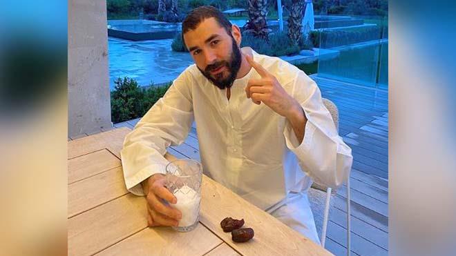 عمومی بذارید/دیروز رفته چون تازه اومده بود رو سایتای عربی سریع ترجمه کردم بعدش سرچ کردم//روزه&zwnj;داری مهاجم رئال مادرید در ماه شعبان + عکس