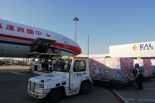 نتایج موفقیت&zwnj;آمیز واکسن کرونا و تجمع در فرودگاه دبی