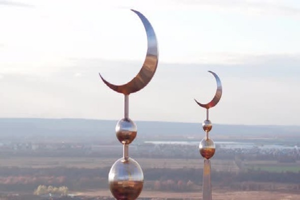 نگاهی به معماری عجیب یکی از بزرگترین مساجد روسیه+ فیلم نگاهی به معماری عجیب یکی از بزرگترین مساجد روسیه+ فیلم