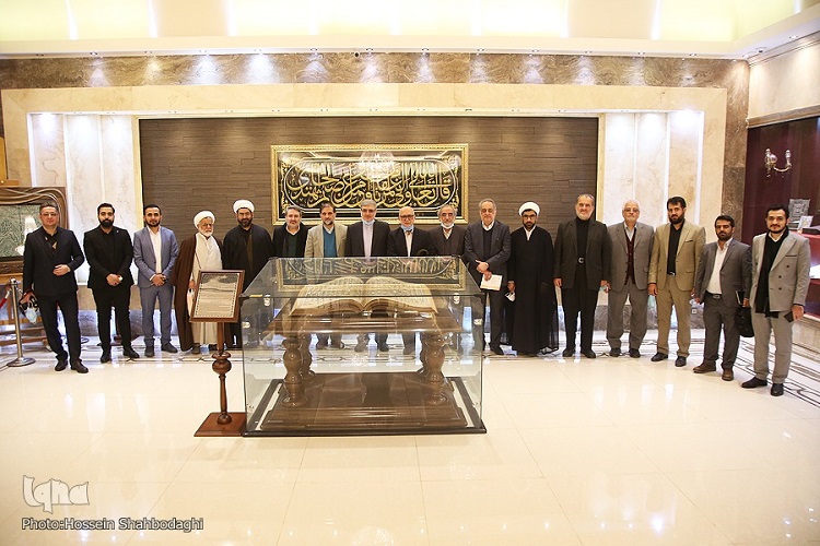 نشست پیشکسوتان و فعالان قرآنی نشست پیشکسوتان و فعالان قرآنی