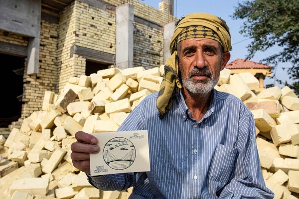 پیام دوستی عراقی&zwnj;ها به مسیحیان با اهدای کارت تبریک کریسمس + عکس