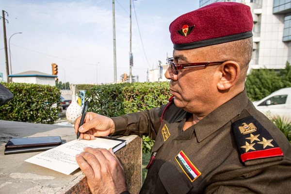 پیام دوستی عراقی&zwnj;ها به مسیحیان با اهدای کارت تبریک کریسمس + عکس