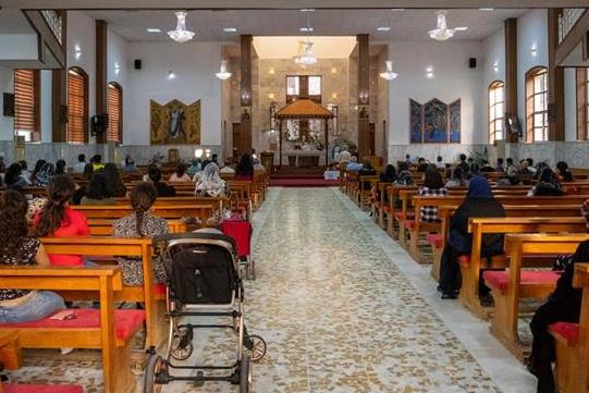 فیلم | حضور نیروهای عراقی برای تأمین امنیت مراسم در کلیساهای موصل فیلم | حضور نیروهای عراقی برای تأمین امنیت مراسم در کلیساهای موصل