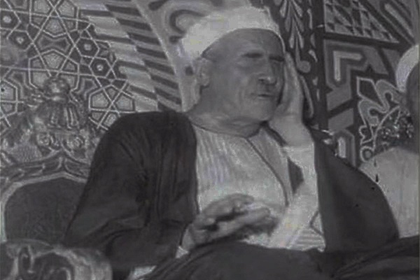 قاری مشهوری که هر روز هفته به سبکی متفاوت اذان می‌گفت + صوت