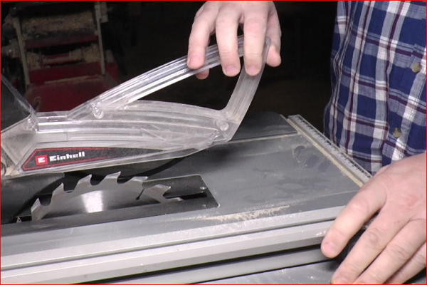 هنرمند نابینای بوسنیایی که ماکت مسجد میسازد + عکس هنرمند نابینای بوسنیایی که ماکت مسجد میسازد + عکس