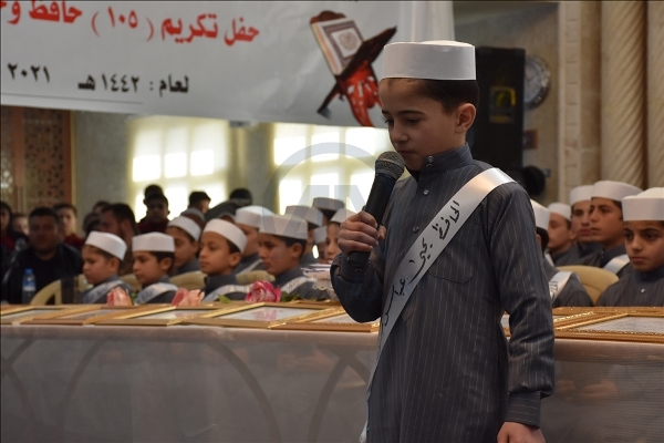 عکس/ فارغ التحصیلی ۱۰۵ حافظ قرآن در اعزاز سوریه