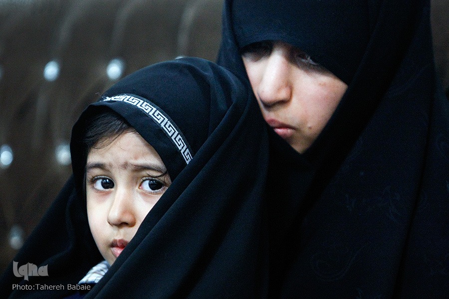 خانواده شهدا باید نسبت به دشمن عملکرد تهاجمی پیش بگیرند خانواده شهدا باید نسبت به دشمن عملکرد تهاجمی پیش بگیرند