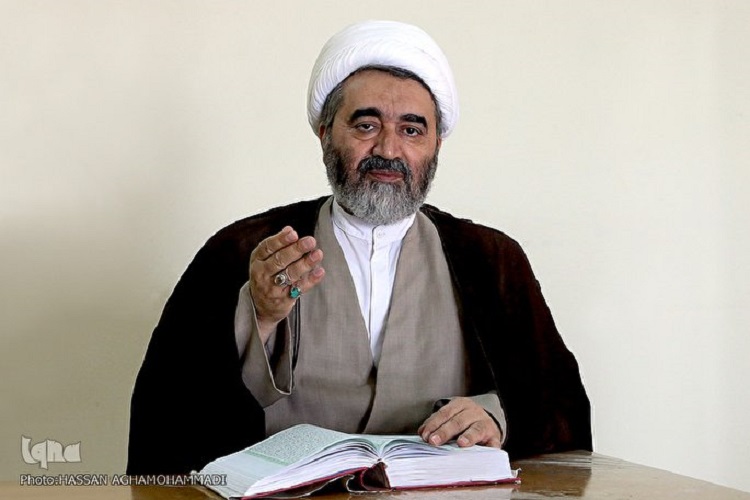 قرآن جهت&zwnj;دهنده علوم است/ لزوم نگاه اجتماعی به فلسفه حرمت گناهان