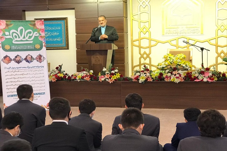 ارسال// محفل انس با قرآن با حضور قاریان بینالمللی و نوجوان برگزار شد ارسال// محفل انس با قرآن با حضور قاریان بینالمللی و نوجوان برگزار شد