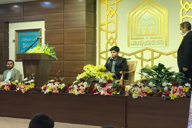 ارسال// محفل انس با قرآن با حضور قاریان بینالمللی و نوجوان برگزار شد ارسال// محفل انس با قرآن با حضور قاریان بینالمللی و نوجوان برگزار شد