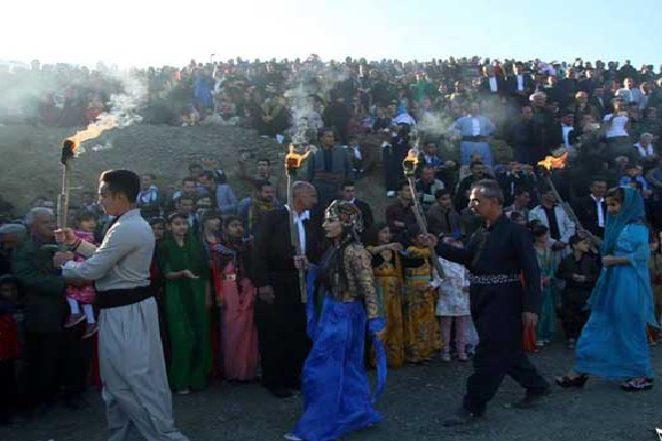 6 فروردین. آماده // حال و هوای نوروز در جمع اقوام کُرد / بلایی که داعش بر سر آیینهای قومی آورد 6 فروردین. آماده // حال و هوای نوروز در جمع اقوام کُرد / بلایی که داعش بر سر آیینهای قومی آورد