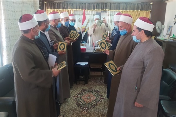 توزیع ۱۲۰۰ نسخه قرآن در میان مساجد و قاریان سینای جنوبی مصر +عکس
