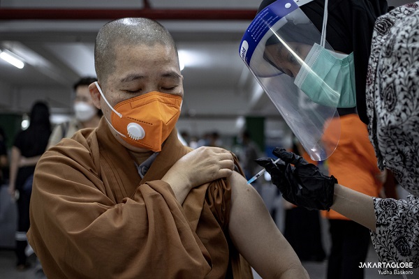 رهبران مذهبی اندونزی واکسن کرونا دریافت کردند+ تصاویر / آماده