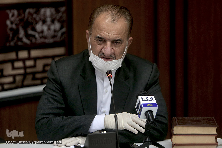 ادای احترام جامعه قرآنی به کادر درمان ادای احترام جامعه قرآنی به کادر درمان