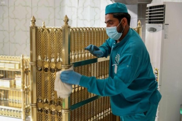 ضدعفونی مصلای جدید مسجدالحرام، ۷ بار در روز +عکس