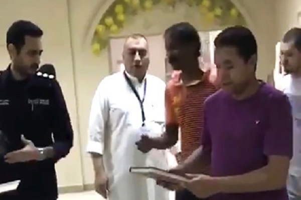 توزیع قرآن در مراکز قرنطینه کویت توزیع قرآن در مراکز قرنطینه کویت