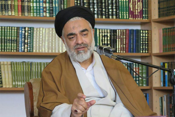 عمل به قرآن انسان را به مقام انسان کامل می&zwnj;رساند