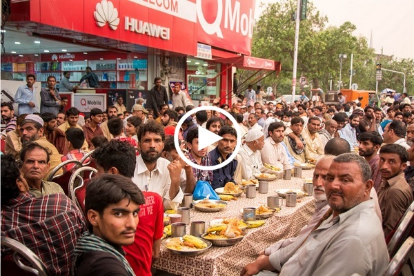 فیلم | نگاهی به آداب پرشور رمضان در پاکستان + فیلم