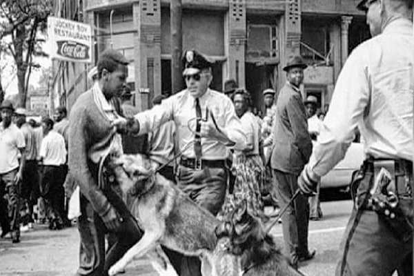 مجسمه آزادی روی سکوی نژادپرستی آمریکا!