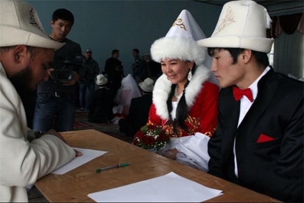 رعایت شرع اسلامی برای بسیاری از قرقیزیها یک سنت است رعایت شرع اسلامی برای بسیاری از قرقیزیها یک سنت است