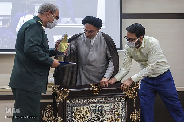 تجلیل از 10 دستگاه برگزار کننده مسابقات قرآن در سال 98 تجلیل از 10 دستگاه برگزار کننده مسابقات قرآن در سال 98