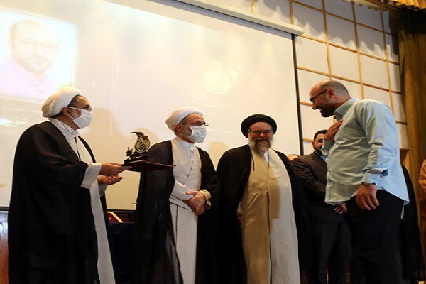 برگزیدگان جشنواره هنر آسمانی تجلیل شدند