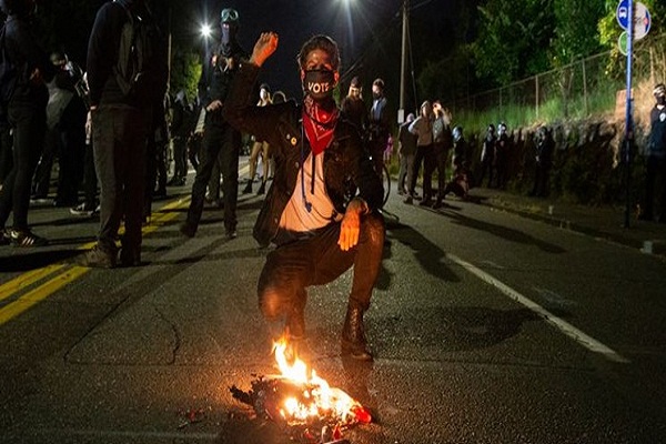 ربودن معترضان توسط پلیس مخفی ادامه دارد ربودن معترضان توسط پلیس مخفی ادامه دارد