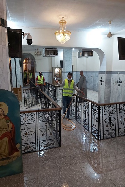 مشارکت مسلمانان در ضدعفونی کردن کلیسای عذرا در مصر + عکس مشارکت مسلمانان در ضدعفونی کردن کلیسای عذرا در مصر + عکس