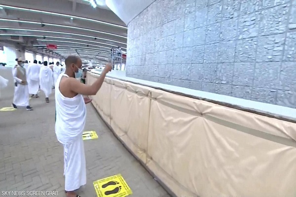 آغاز مراسم رمی جمرات در میان تدابیر بهداشتی مقابله با کرونا