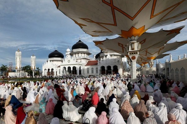 جلوه&zwnj;هایی از برپایی نماز عید قربان در جهان