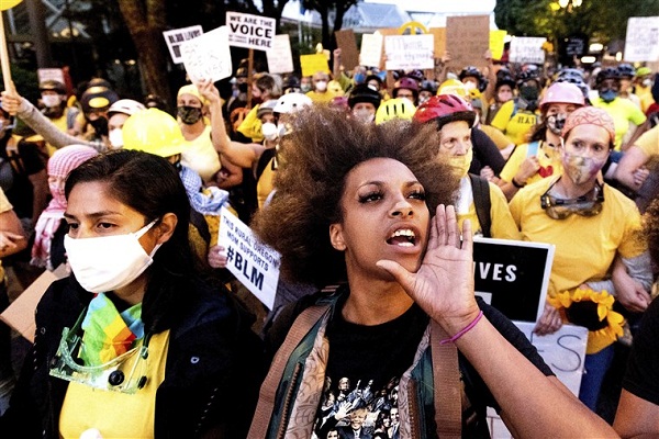 از نگرانی سیاهان آمریکایی از روند رایگیری انتخابات تا رفتار خشن با والدین مسلمان در انگلیس از نگرانی سیاهان آمریکایی از روند رایگیری انتخابات تا رفتار خشن با والدین مسلمان در انگلیس